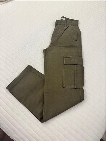 34 Beden yeşil Renk stradivarius kargo pantolon