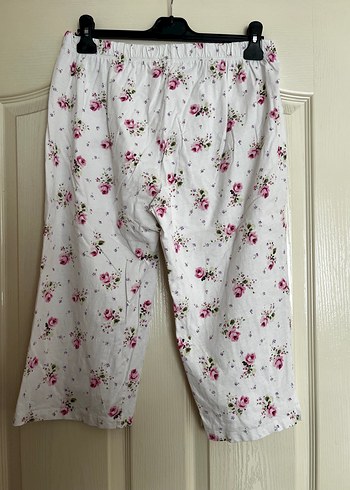 44 Beden beyaz Renk Çiçek Desenli Beyaz Kadın Pijama Takımı