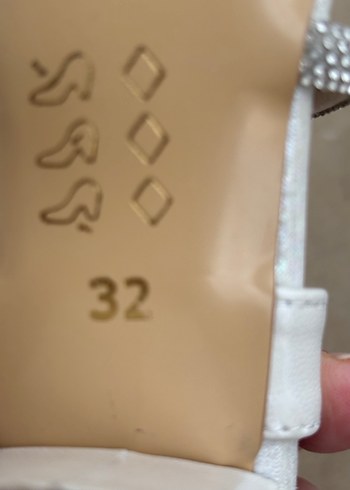 Beyaz Tokalı Blok Topuklu Abiye Ayakkabı - Görsel 3