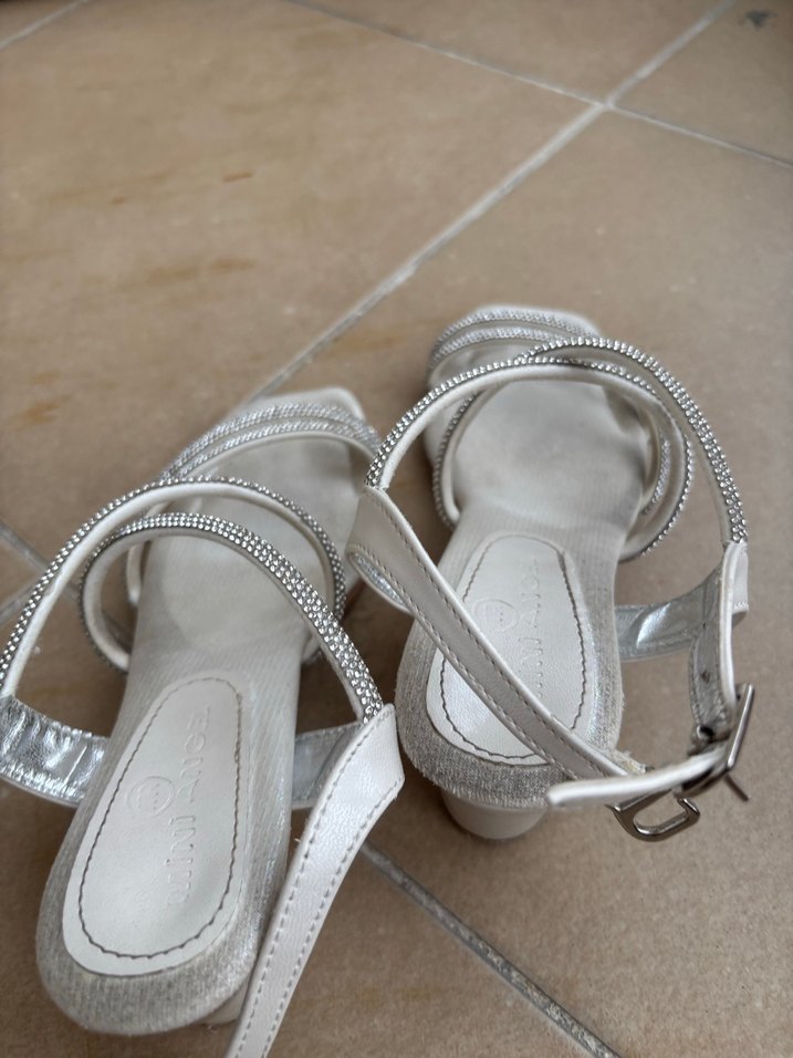 Beyaz Tokalı Blok Topuklu Abiye Ayakkabı - Görsel 2