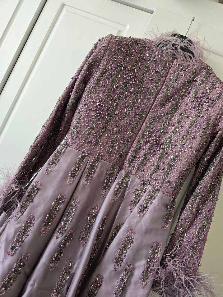 Uzun Kollu Mor İşlemeli Abiye Elbise - Görsel 4