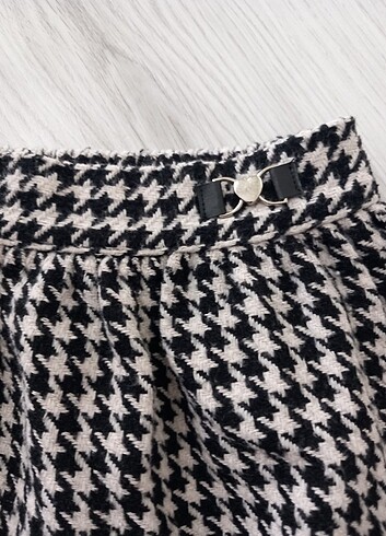 29 Beden siyah Renk Kaz ayağı desen kısa etek