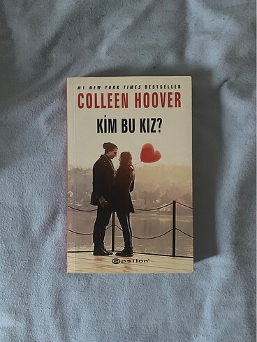 Colleen Hoover-Kim bu kız?