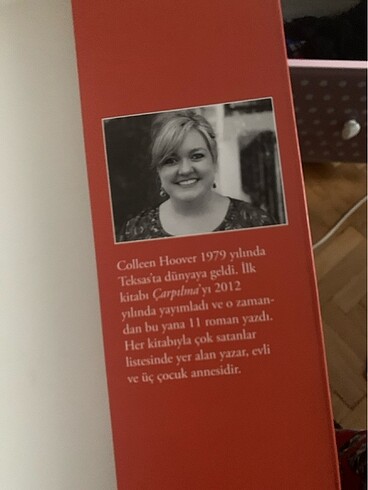 Beden Renk Colleen Hoover-Kim bu kız?