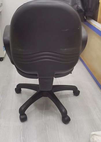 Beden Yüksekliği ayarlanabilen siyah ofis sandalyesi