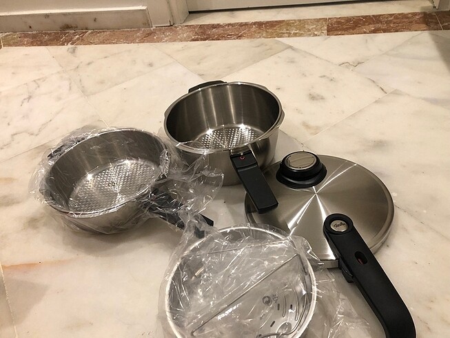 Beden Fissler düdüklü tencere 4.5+2.5