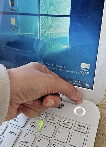 Beden Toshiba satellite laptop jelatini üstünde orijinal adaptoruyle ç