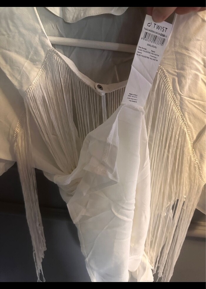 Twist arkasi püsküllü bluz - Görsel 3