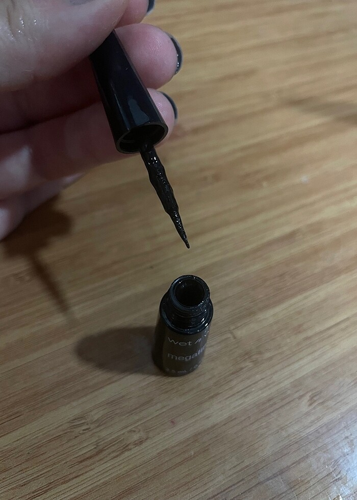 Wet and wild waterproof eyeliner - Görsel 4