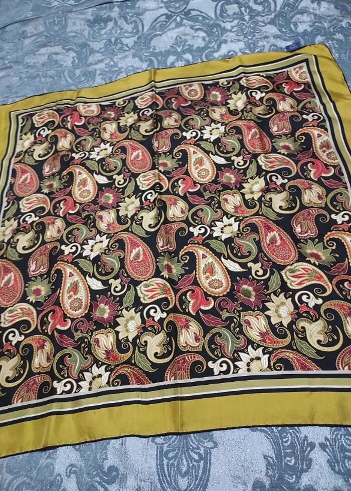 LEVİDOR TİVİL İPEK EŞARP  - Görsel 3