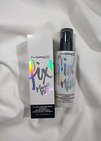 Mac FIX+ Magic Radiance Makyaj Sabitleyici Sprey 100 ml