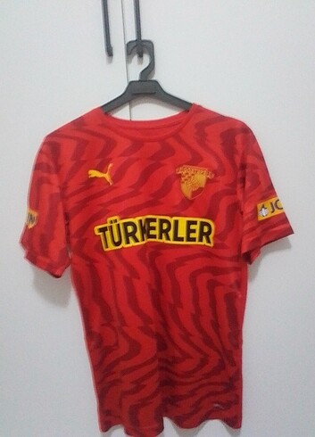 Göztepe formasi puma