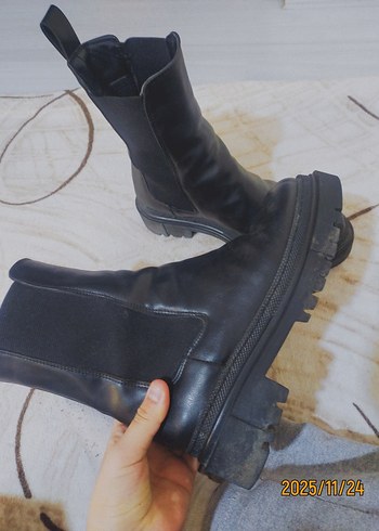 Sokak Stili Siyah Tokalı Lastik Bot - Görsel 2