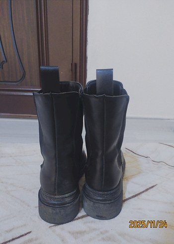 Sokak Stili Siyah Tokalı Lastik Bot - Görsel 5