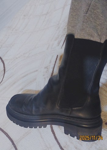 Sokak Stili Siyah Tokalı Lastik Bot - Görsel 6