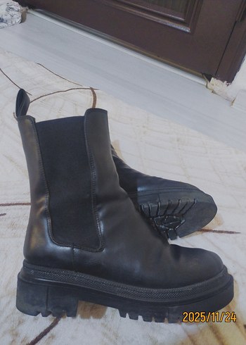 Sokak Stili Siyah Tokalı Lastik Bot - Görsel 7