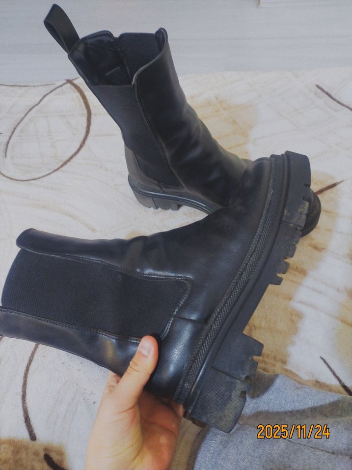 Sokak Stili Siyah Tokalı Lastik Bot - Görsel 2