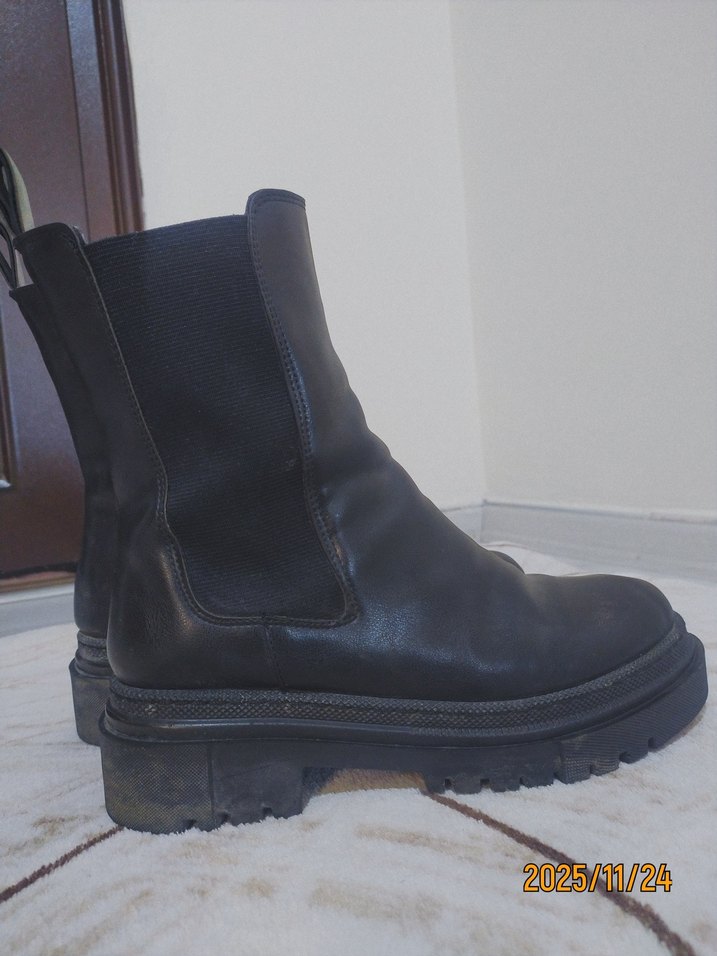 Sokak Stili Siyah Tokalı Lastik Bot - Görsel 3