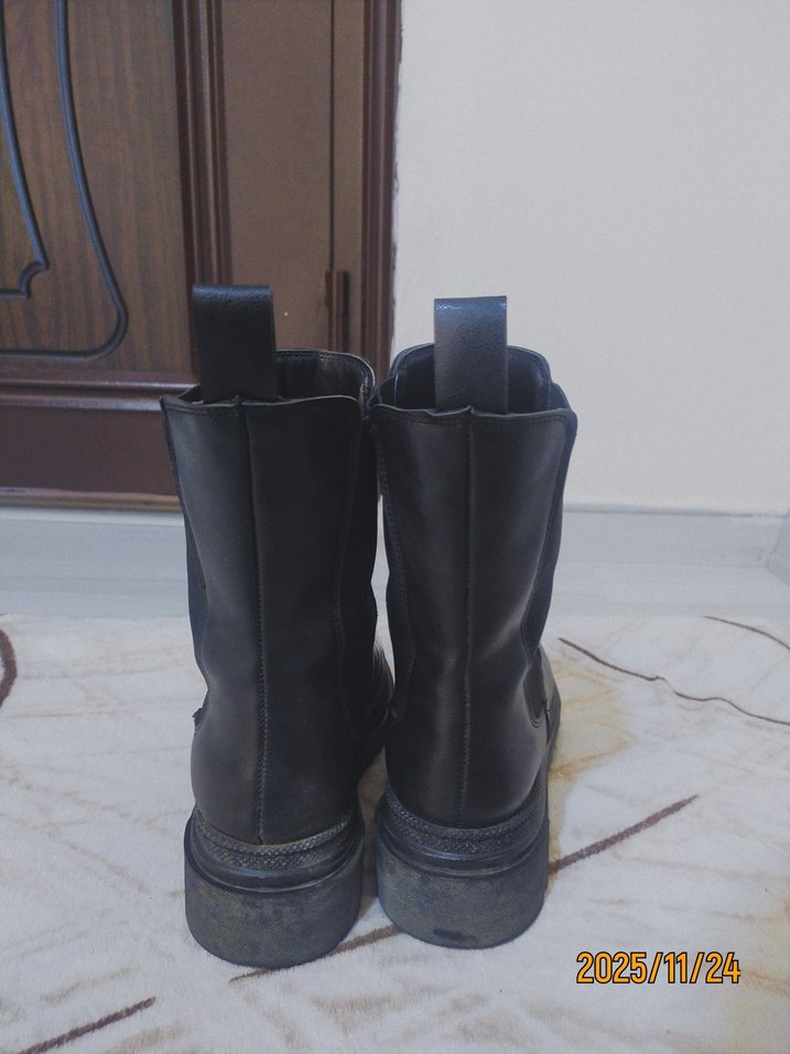 Sokak Stili Siyah Tokalı Lastik Bot - Görsel 5