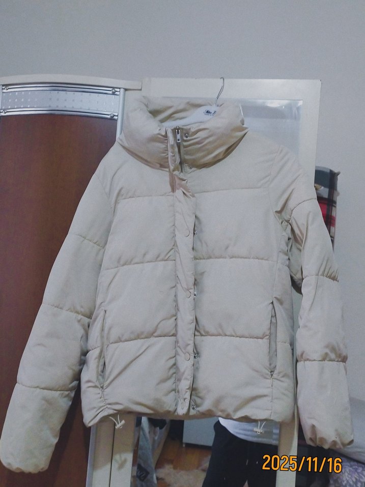 Bej Kadın Düğmeli Kışlık Mont - Görsel 2