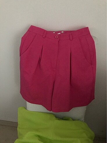 Pembe şort