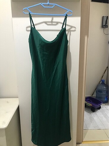 Yeşil saten elbise