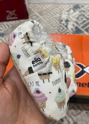 Baskılı kız erkek Bebek Örme Ev Botu - Görsel 2