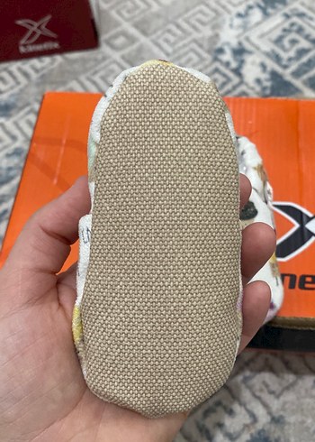 Baskılı kız erkek Bebek Örme Ev Botu - Görsel 3