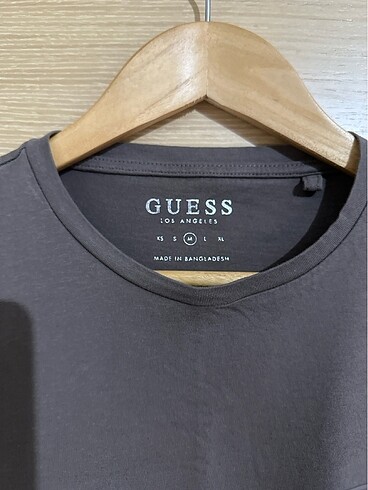 m Beden Guess tişört