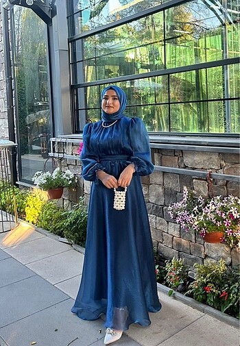 Öznur bilgin pera lacivert elbise - Görsel 5