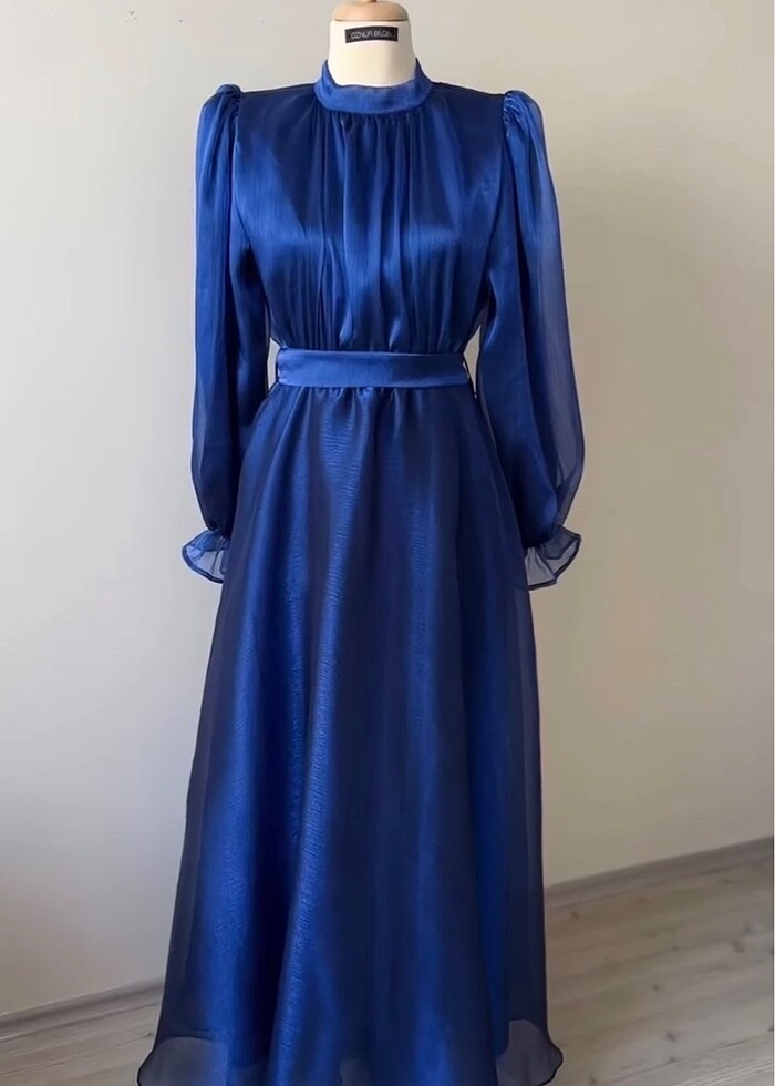 Öznur bilgin pera lacivert elbise - Görsel 2