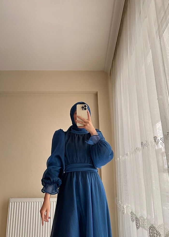 Öznur bilgin pera lacivert elbise - Görsel 3