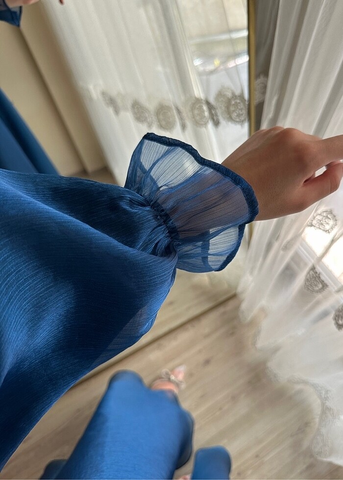 Öznur bilgin pera lacivert elbise - Görsel 4