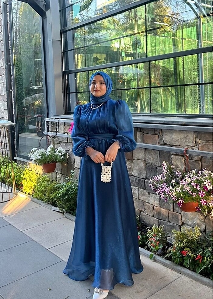 Öznur bilgin pera lacivert elbise - Görsel 5