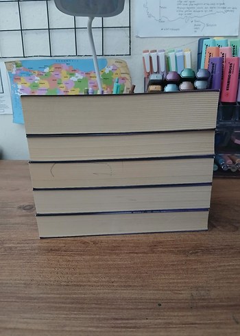 Çürük Vişne Roman Serisi - 5 Kitap - Görsel 3