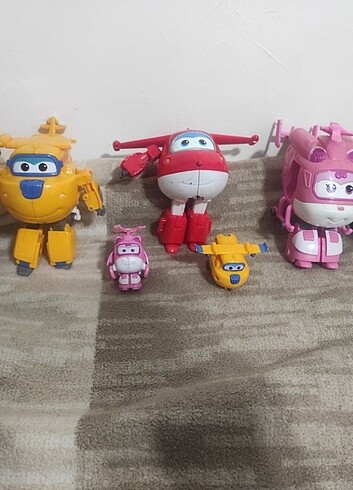 Harika kanatlar dönüşebilen uçak robotlar 