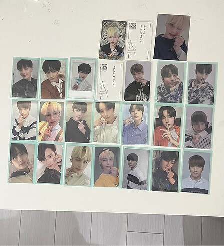 txt huening kai photocardlari