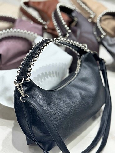 Kol ÇANTASI 35/18 cm boy Tek bölmeli Uzun askıları mevcutt