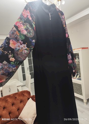 Çiçek Desenli Uzun Kollu Ferace