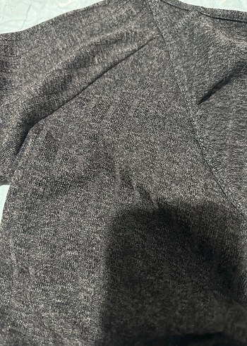 V Yaka Kısa Kollu Gri Örgü Crop Top büzgülü - Görsel 7