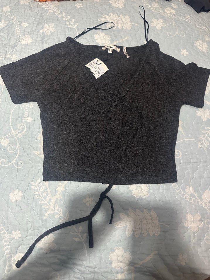 V Yaka Kısa Kollu Gri Örgü Crop Top büzgülü - Görsel 2