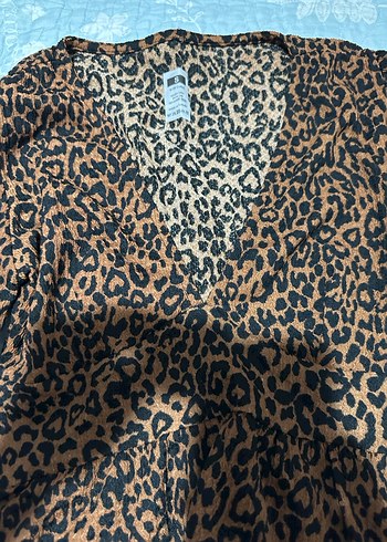 Leopar Desenli V Yaka Kadın Bluz - Görsel 3
