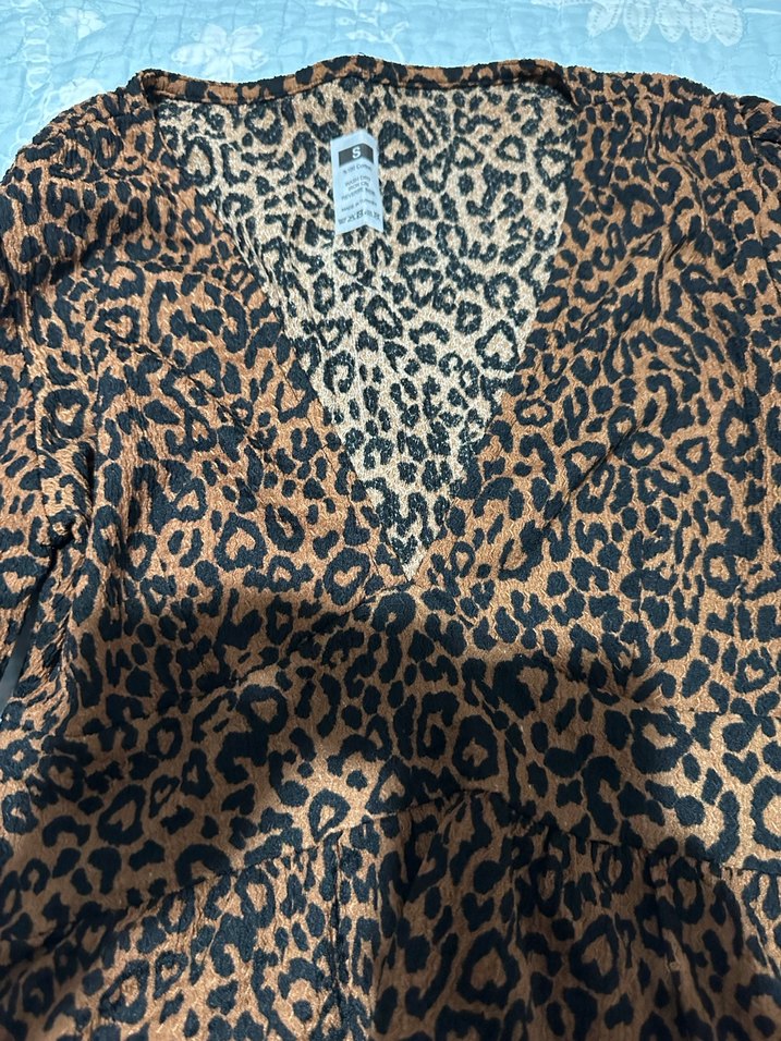 Leopar Desenli V Yaka Kadın Bluz - Görsel 3