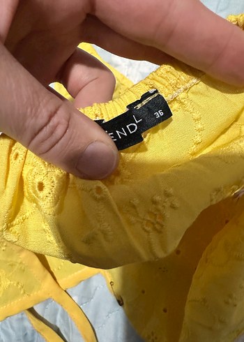 Sarı Nakışlı V Yaka Bluz - Görsel 5