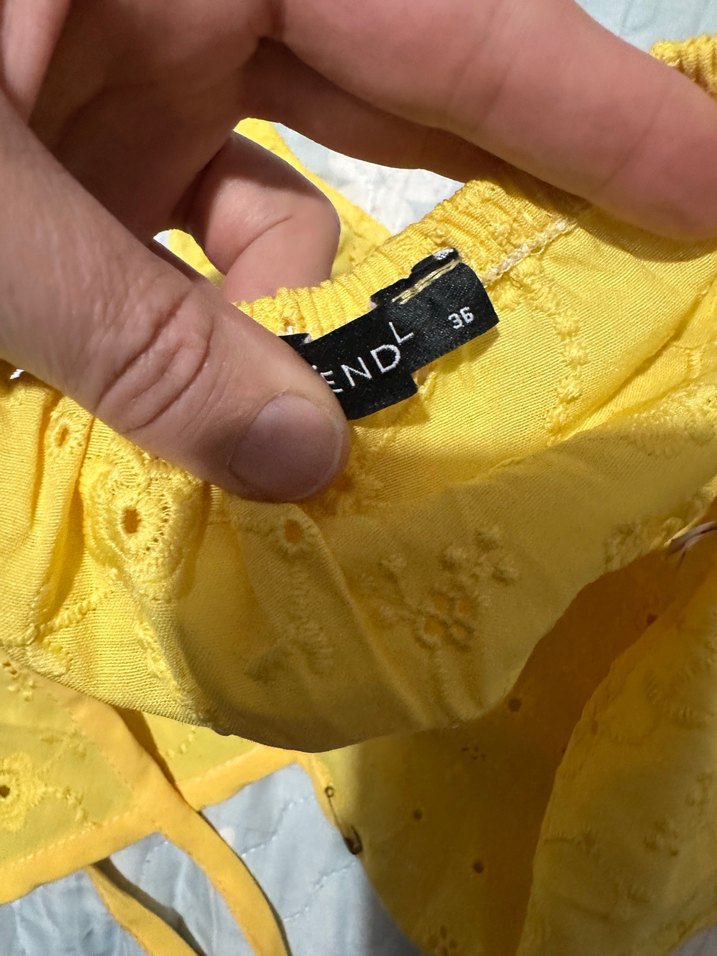 Sarı Nakışlı V Yaka Bluz - Görsel 5