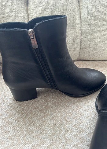 Kadın Siyah Gerçek Deri Tokalı Topuklu Bot inci - Görsel 6