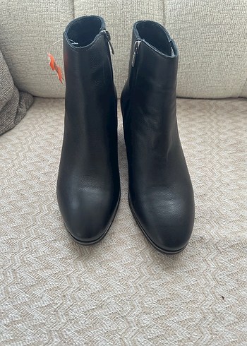 Kadın Siyah Gerçek Deri Tokalı Topuklu Bot inci - Görsel 2