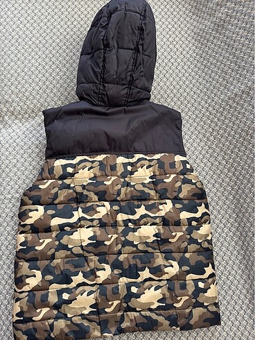 9 Yaş Beden haki Renk Zara çift taraflı anorak yelek