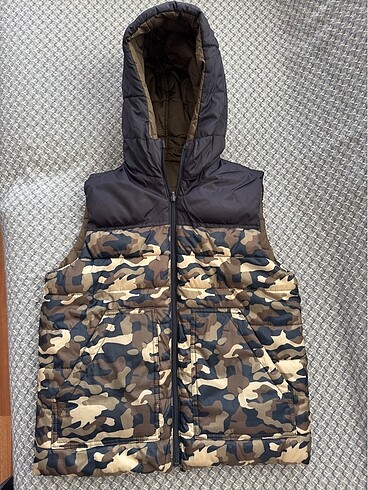9 Yaş Beden Zara çift taraflı anorak yelek