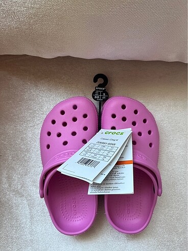 Crocs Pembe crocs c11 28-29 numaradır. Orjinal crocs etiketli üründür